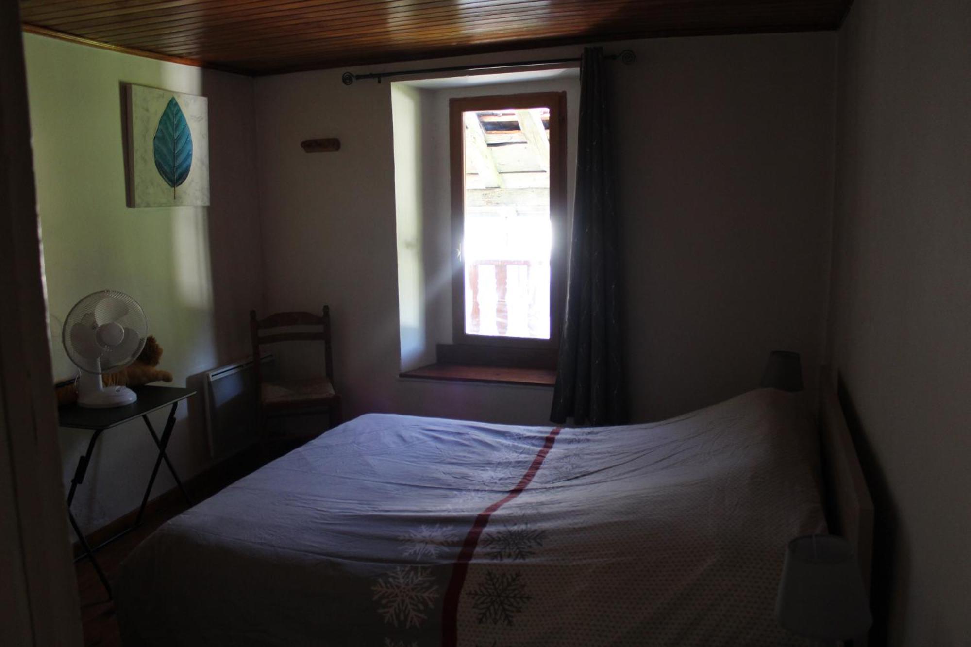 Maison de charme calme entourée de montagne Ussat Extérieur photo