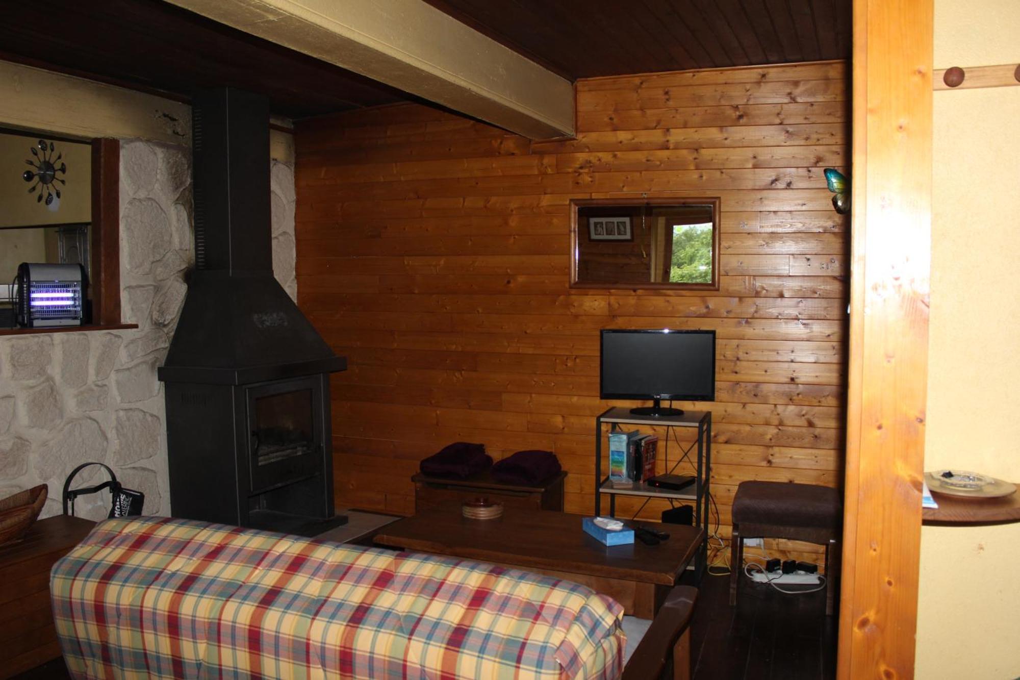 Maison de charme calme entourée de montagne Ussat Extérieur photo