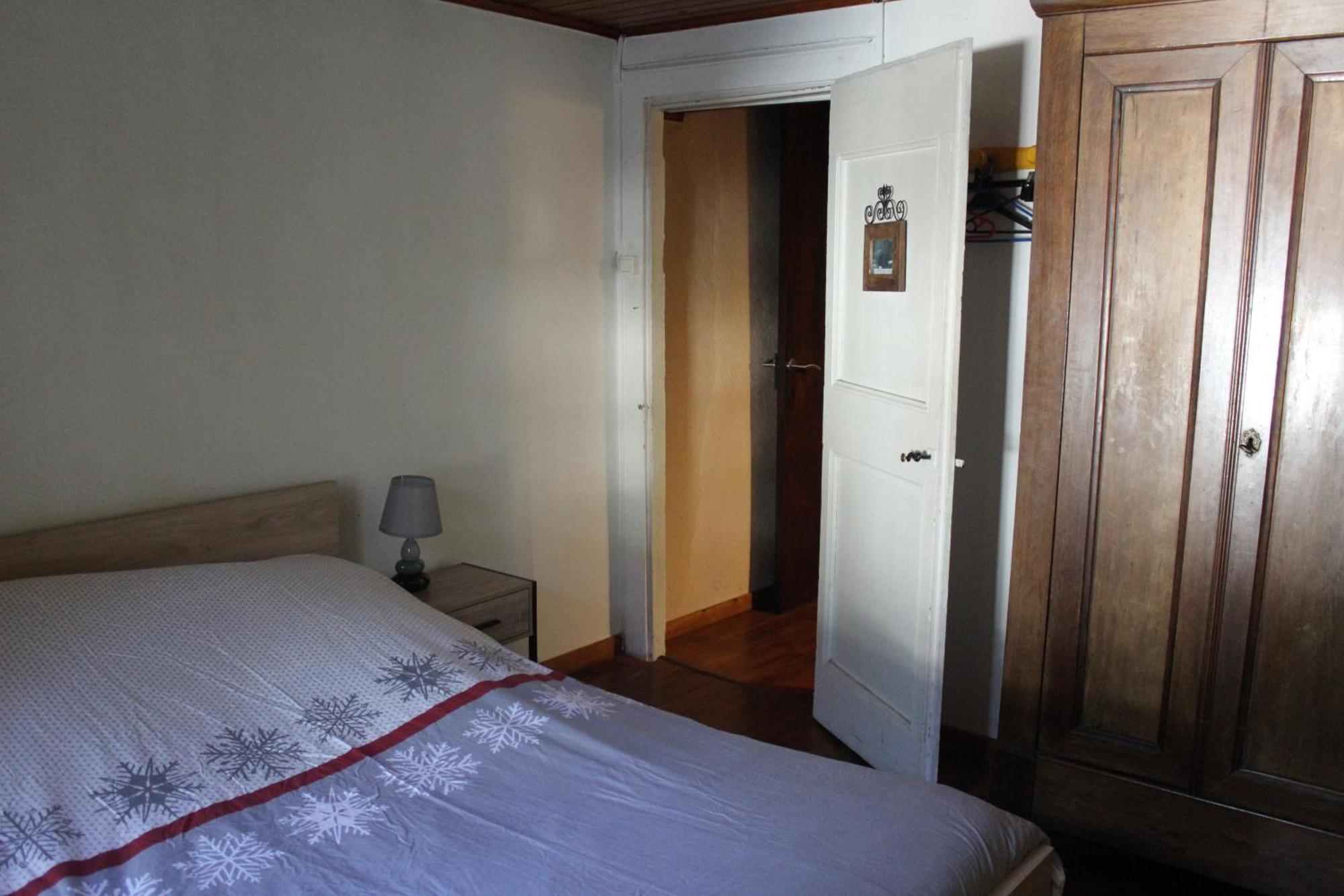 Maison de charme calme entourée de montagne Ussat Extérieur photo