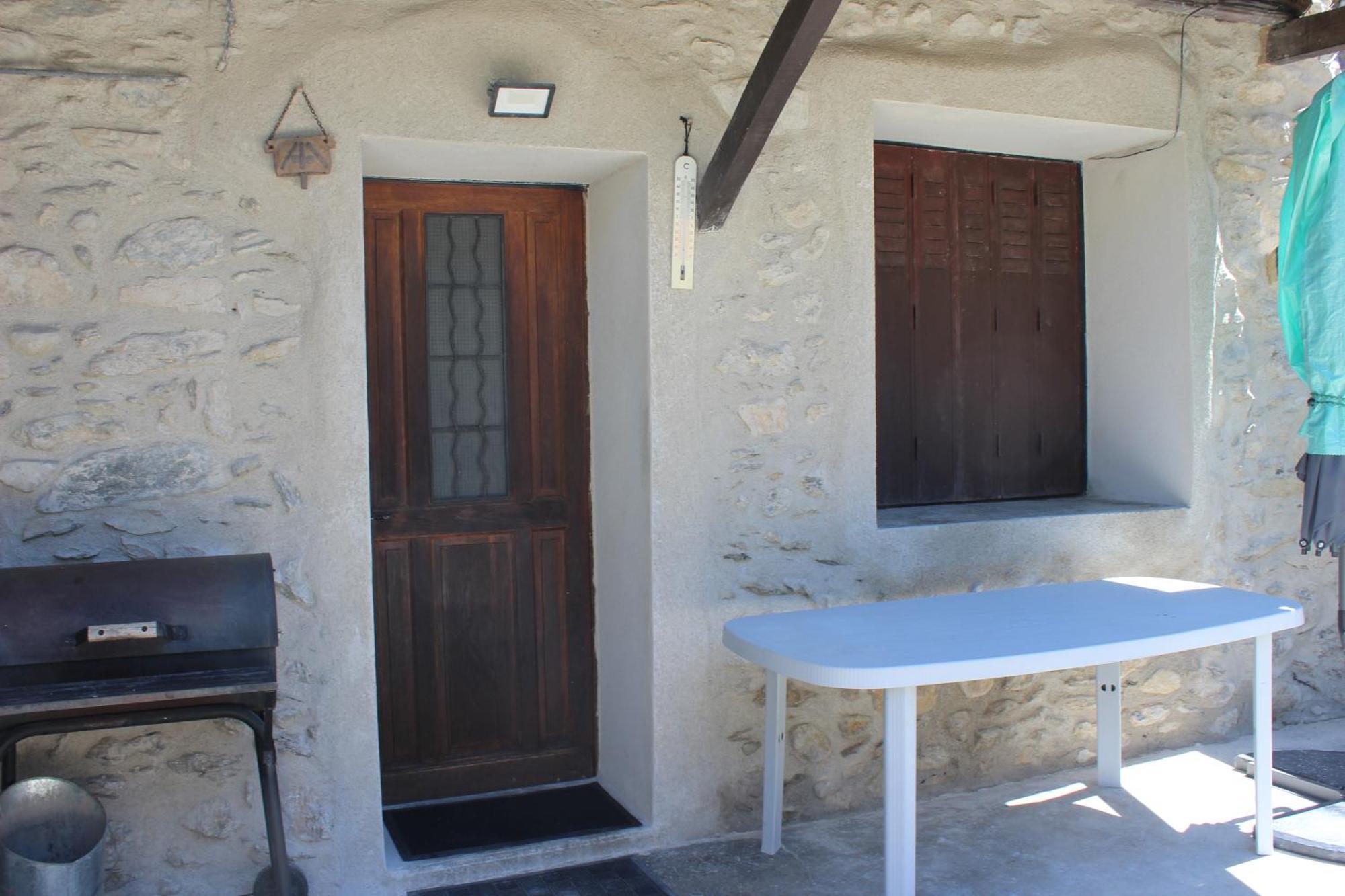 Maison de charme calme entourée de montagne Ussat Extérieur photo
